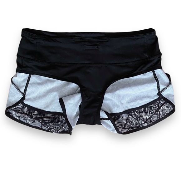 Lululemon Speed Short 2.5” Dottie Tribe White Black Pattern Size 4 - Picture 7 of 10